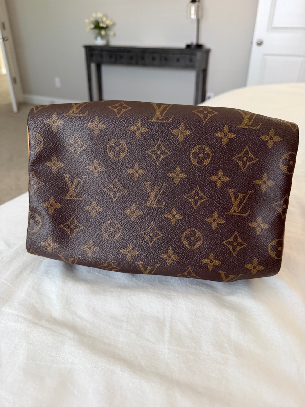 Authentic Louis Vuitton Speedy 25 Bandouliere in Monogram - Picture 3 of 14